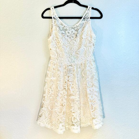 Alythea Dresses & Skirts - Alythea Ivory Lace dress Medium